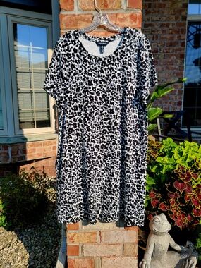 Women's Ellen Tracy Black and White Leopard Print Midi Dress